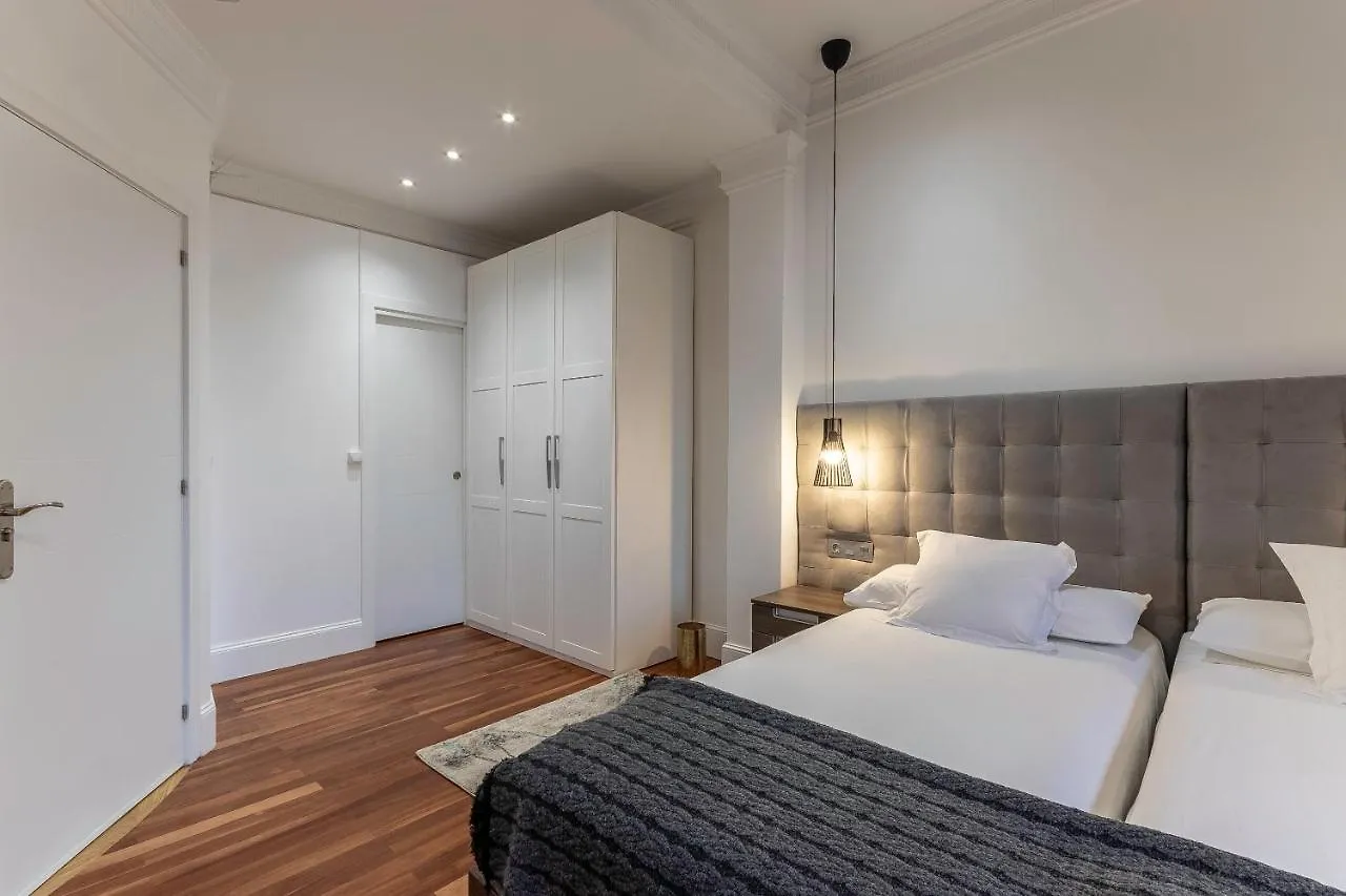 ホームステイ Habitaciones Apartamento B&B Plaza Nueva 8 ビルバオ