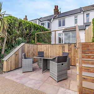  Holiday home Happy House United Kingdom